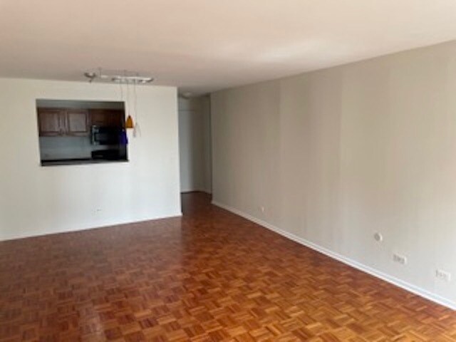 Building Photo - 801 S Plymouth Ct