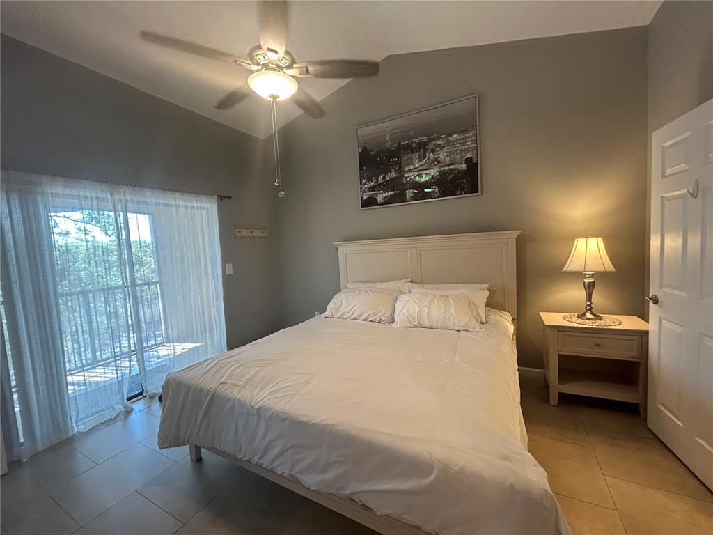 Building Photo - 2550 SW 18th Ter