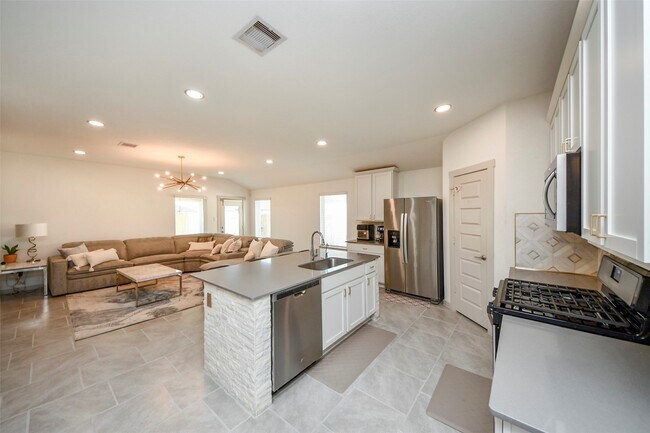 Building Photo - 28938 Yukon River Ct
