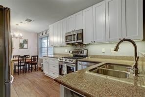 Building Photo - 5130 Saxon Dr