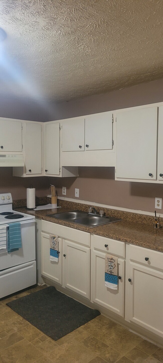 Building Photo - 5831 Aftonshire Dr