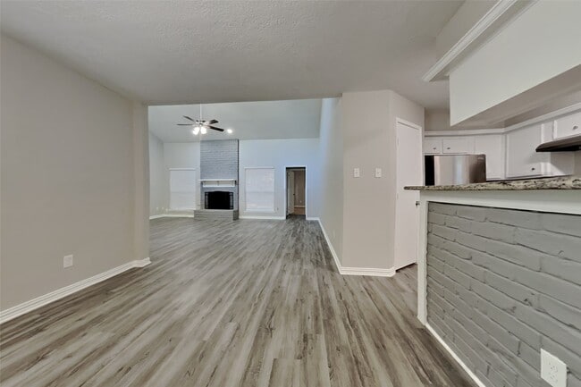 Building Photo - 11835 Hillbrook Dr