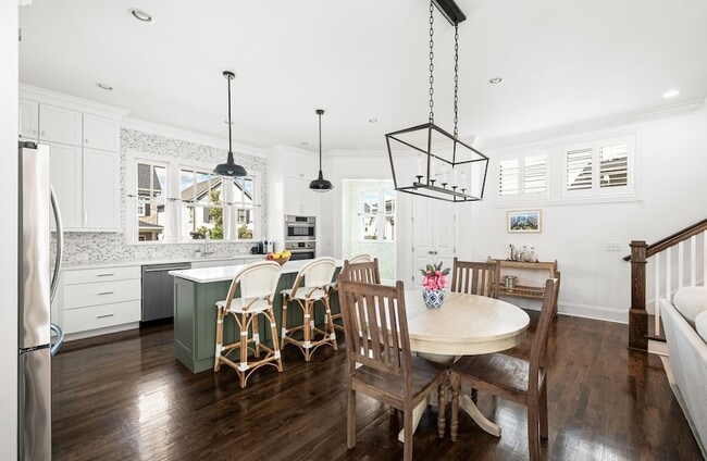 Building Photo - 1043 Calico St