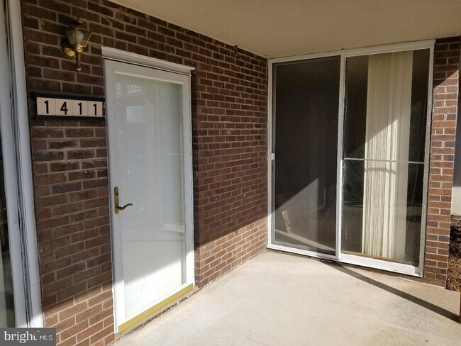 Building Photo - 1411 Forest Ln