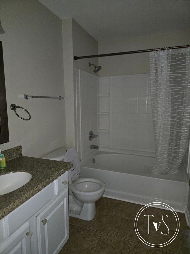 Building Photo - RATE DROP ALERT (was $2300/month)!