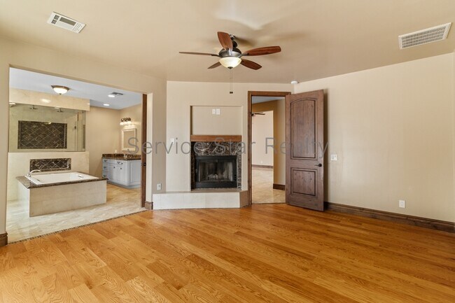 Building Photo - 6540 E Wildcat Dr