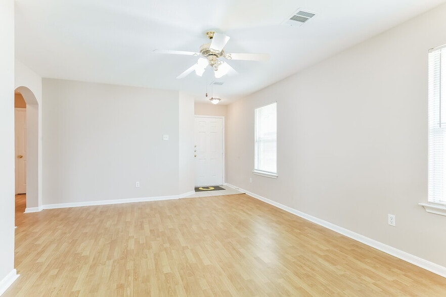 Building Photo - 18918 Brownstone Mills Dr