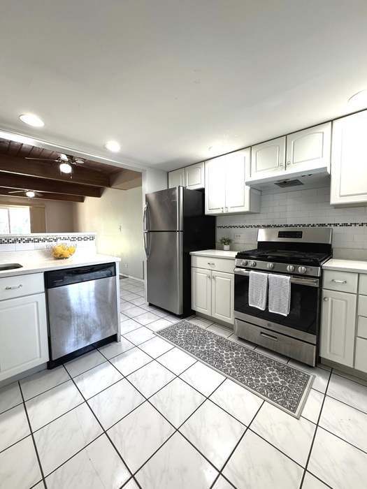 Building Photo - 347 Meadow Green Ln