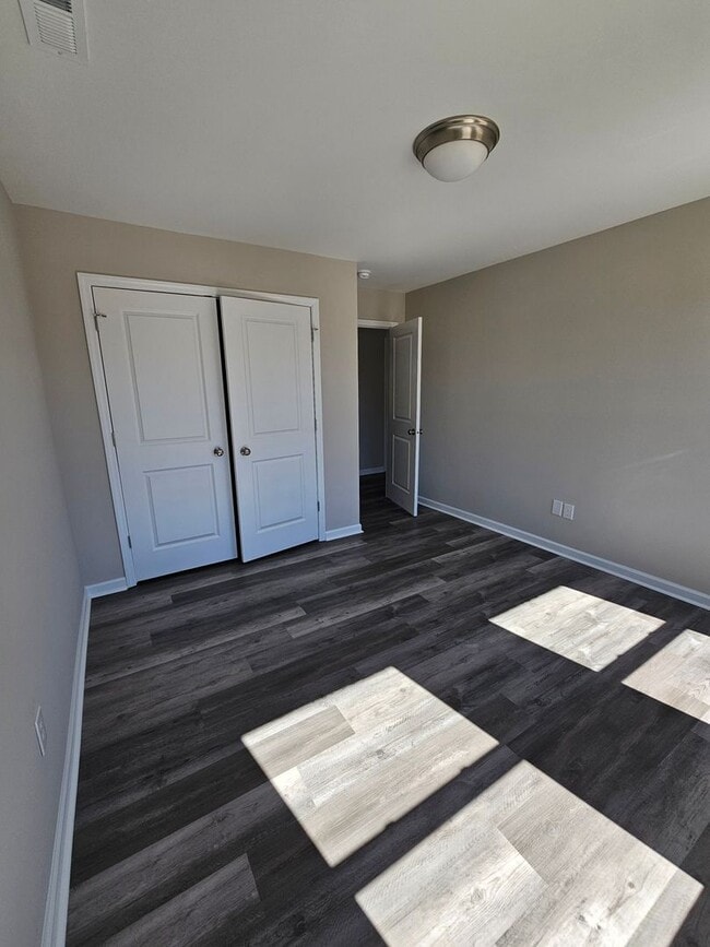 Building Photo - 1st Month Free!!