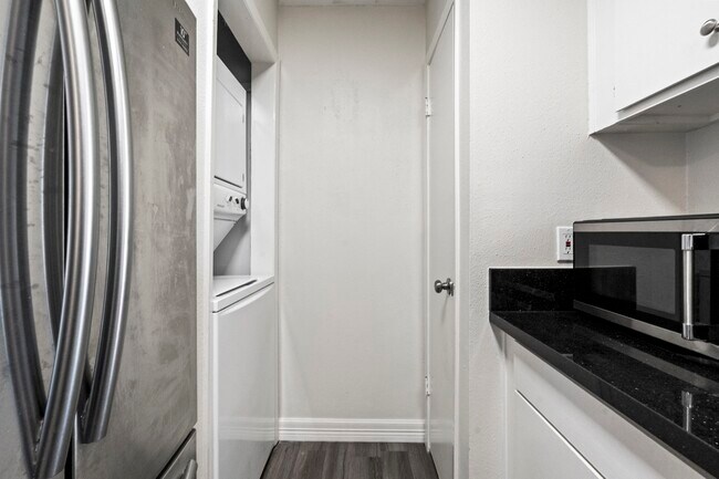 Building Photo - 3300 Pebblebrook Dr