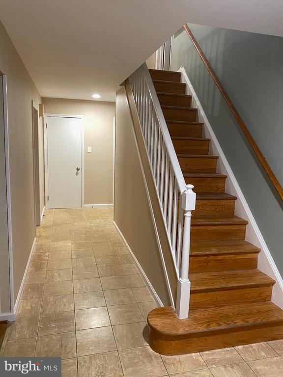 Building Photo - 415 Monmouth Dr