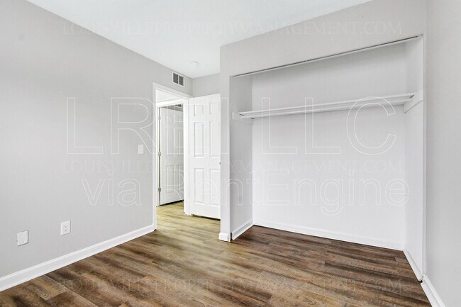 Building Photo - 419 Wood Creek Dr