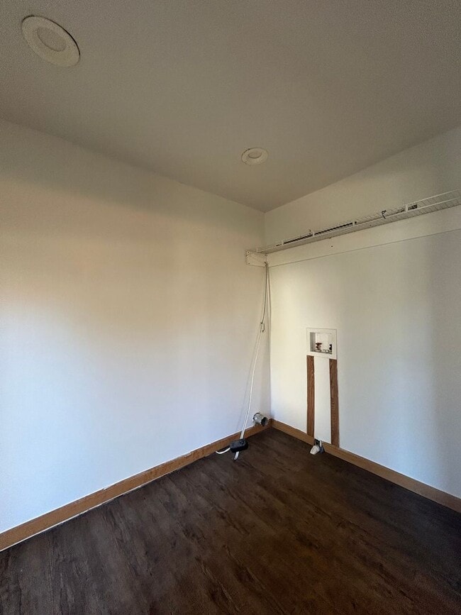 Building Photo - Updated 3 Bedroom House!