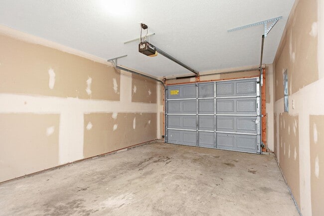 Building Photo - 117 Clover Ct
