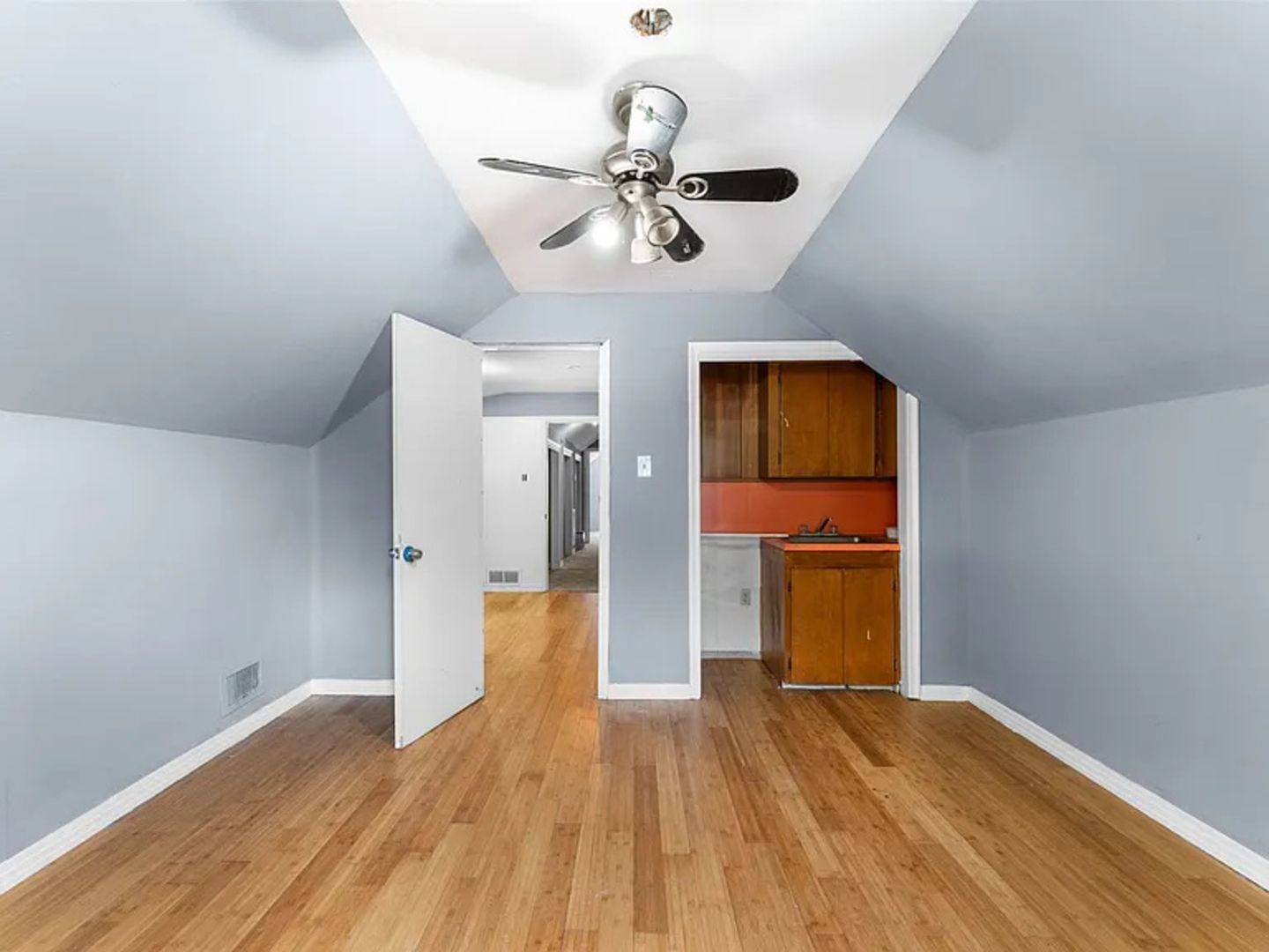 Building Photo - 2405 Summit Dr