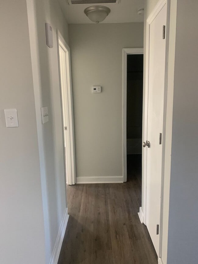 Building Photo - Two Bedroom, One Bath Duplex in Havelock