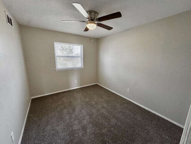 Building Photo - 1742 E Holmes Rd