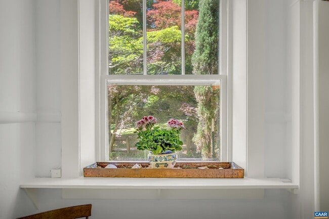 Building Photo - 502 Park Hill