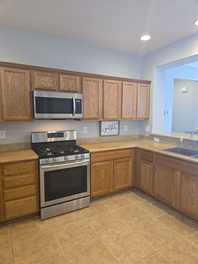 Building Photo - 3-bedroom, 2-bath home located in a cul-de-sac in desirable Anthem Highlands.