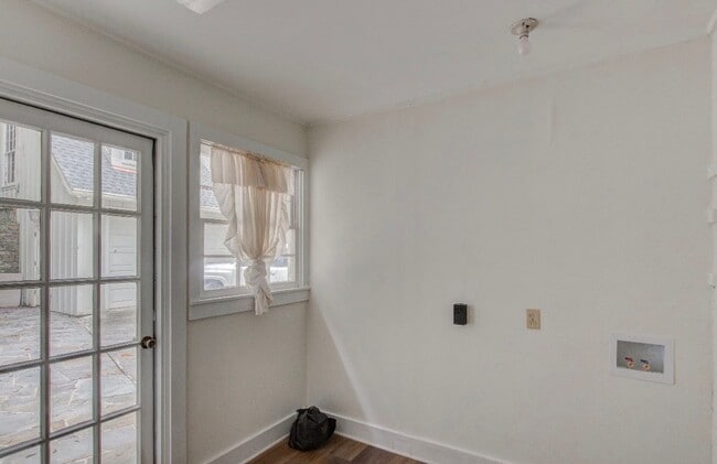 Building Photo - Executive 3/3 House in College Heights- $2,795