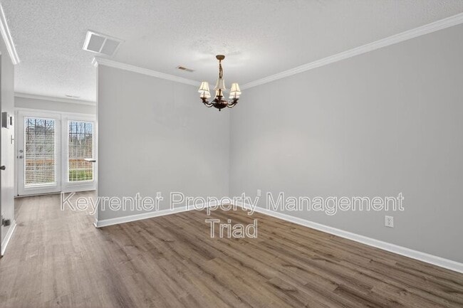 Building Photo - 94 Tannenbaum Cir