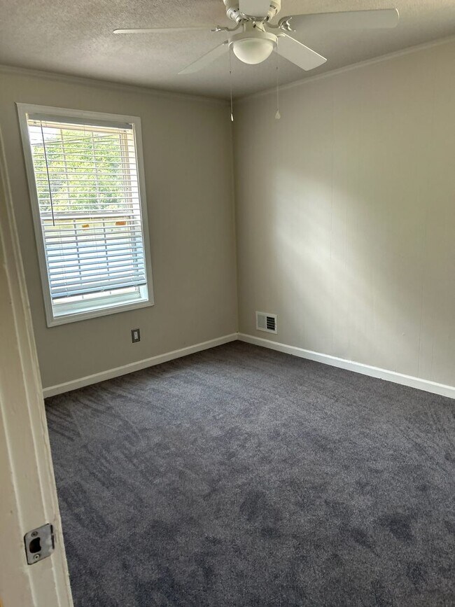 Building Photo - 3625 Hickory St