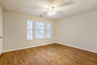 Building Photo - 13822 Dentwood Dr