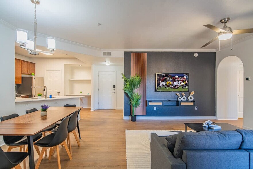 Building Photo - 7455 N 95th Ave