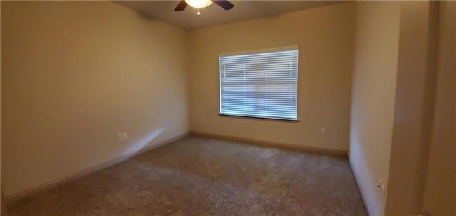 Building Photo - 2112 Summertree Dr