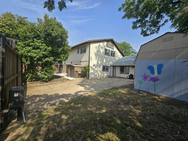 Building Photo - 1618 Sara Ln