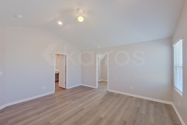 Building Photo - 35 E Luminous Way