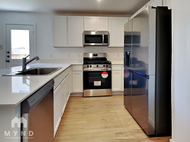 Building Photo - 18559 Cepagatti Dr