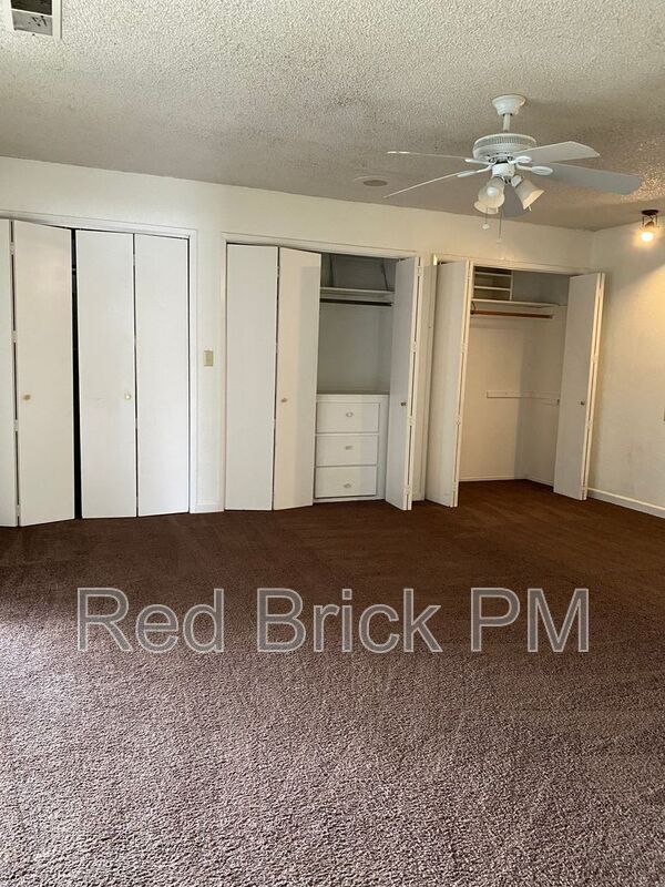 Building Photo - 800 E 23rd St