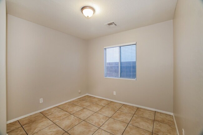 Building Photo - 2904 W Sunland Ave