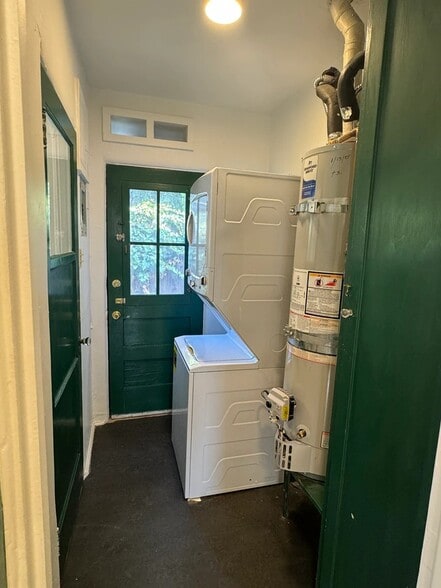 Building Photo - 826 Maltman Ave