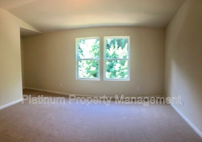 Building Photo - 2048 Reavis Bluff