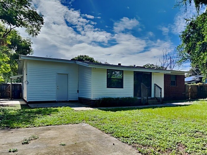 Building Photo - 2511 Green Oak Dr