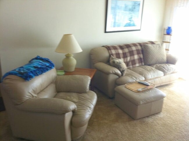 Building Photo - Affordable Stoughton 1-Bedroom Apartment with FREE Heat