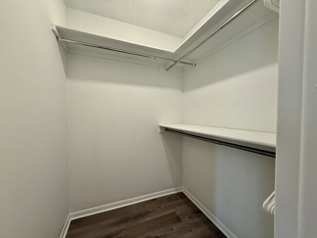 Building Photo - 4607 W Fig St
