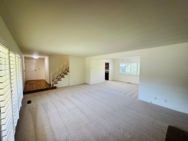 Building Photo - Nice Two-Story in Desired Northgate Neighborhood Available Now!