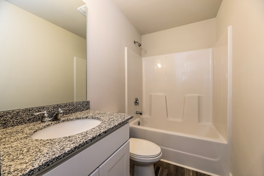 Building Photo - 672 Savanac St SE