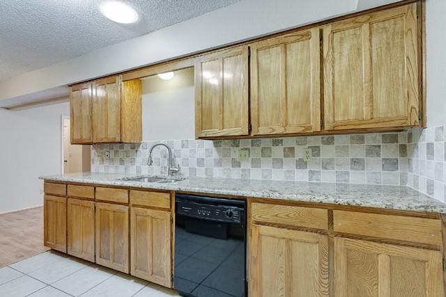 Building Photo - 528 Essex Pl