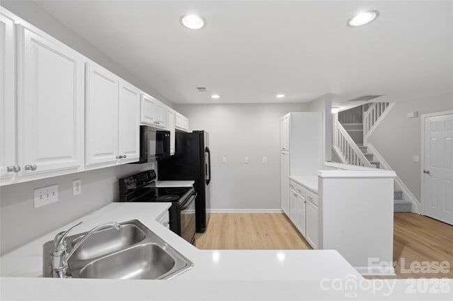 Building Photo - 8144 Christmas Ct