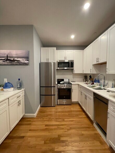 Primary Photo - 456 Beacon St