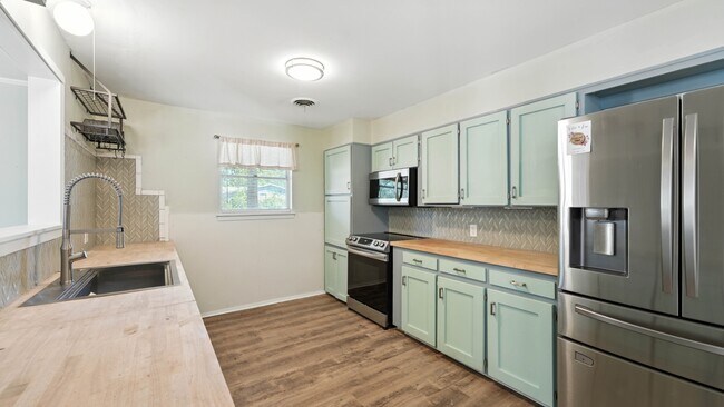Building Photo - 476 Granada Dr