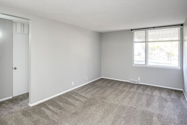 Building Photo - Spacious 3-Bedroom Apartment in Millard!