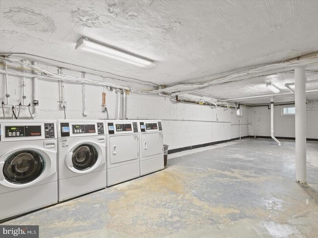 Building Photo - 706 S Arlington Mill Dr