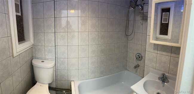 Building Photo - 102 Kingston Ave