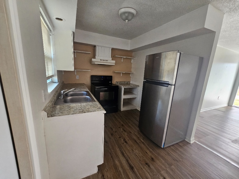 Building Photo - 4719 Manatee Dr