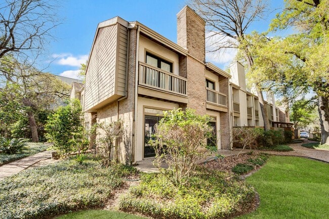 Building Photo - Modern Townhome  3 Bedrooms/2.5 Bathrooms